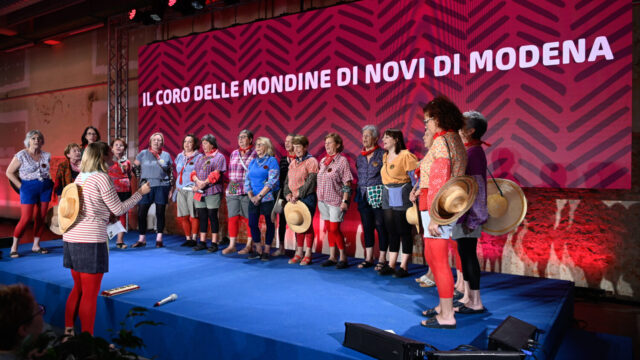 Video: Forza Coro Mondine Novi Modena Talk Emiliana Alessandrucci Francesca Coin Racconto Elena Ceccolini Conduce Irene Soave